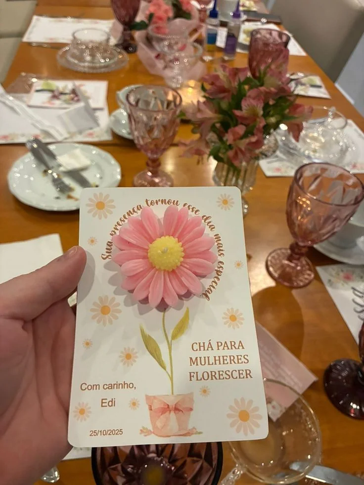 Cartão Chá para Mulheres Florescer com flor rosa