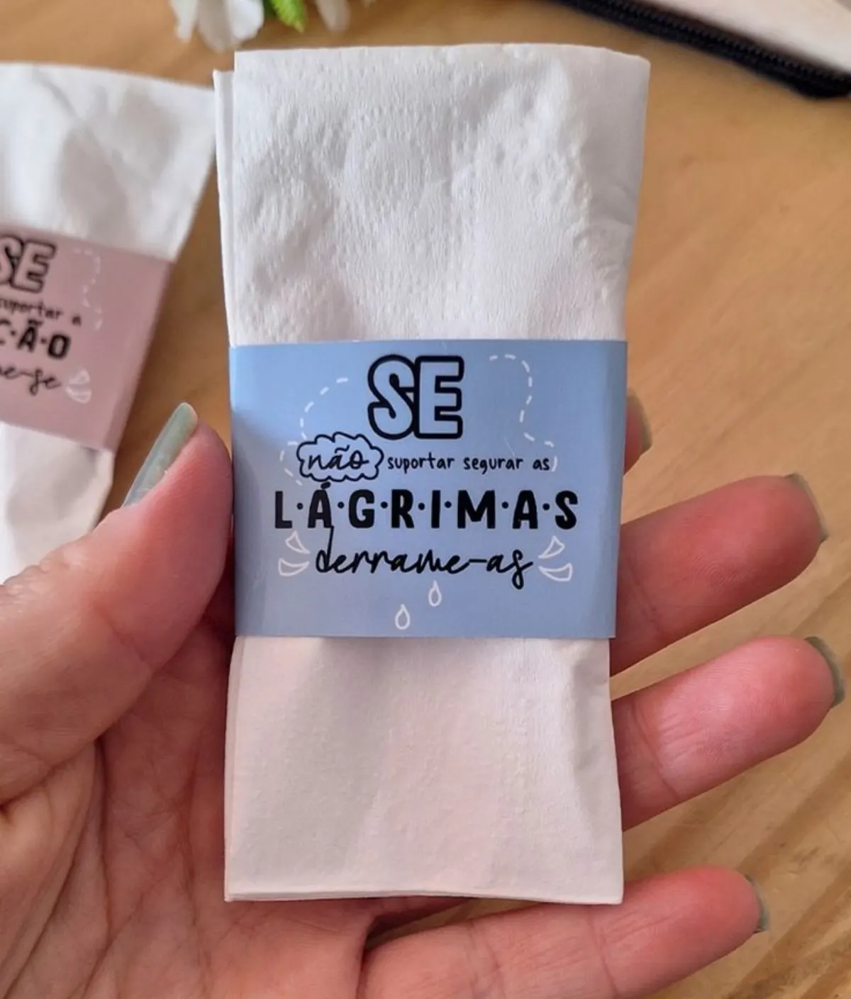 Lembrancinha Se não suportar segurar as lágrimas, derrame-as